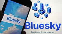 DOSYA - Bluesky uygulaması 2 Haziran 2023'te New York'ta bir cep telefonunda, solda ve bir dizüstü bilgisayar ekranında gösteriliyor.