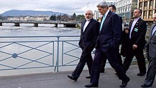 عکس آرشیوی از قدم زدن محمد جواد ظریف و جان کری در خیابان‌های ژنو