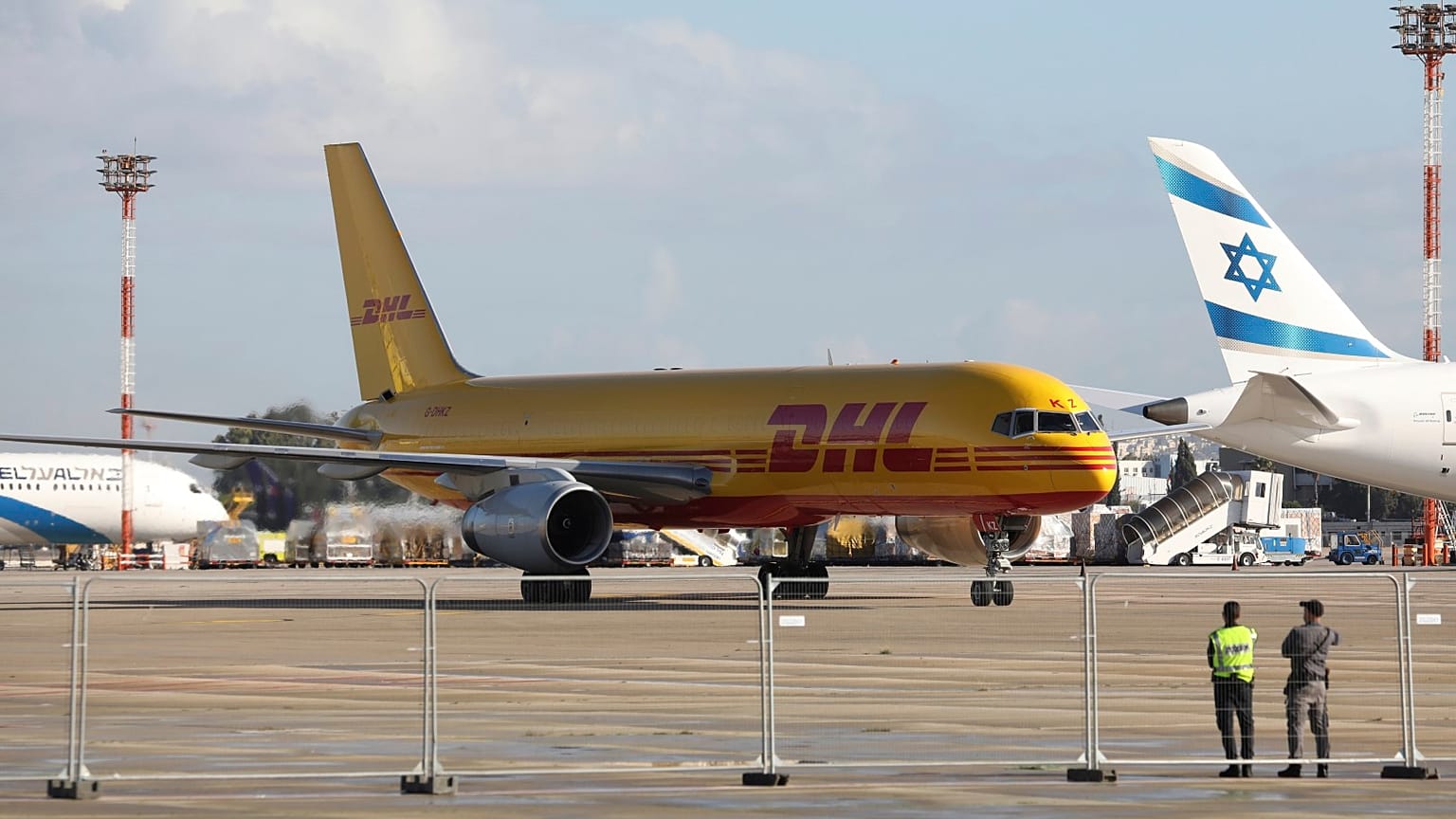 DHL egyik teherszállítója, a kép illusztráció