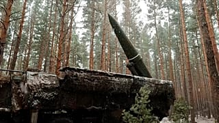 Un Iskander, un missile balistico mobile a corto raggio russo, secondo quanto riferito la scorsa settimana, è stato preparato per il lancio.