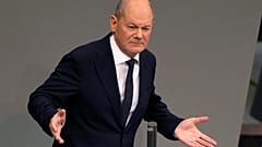O chanceler federal Olaf Scholz faz a sua declaração de governo no Parlamento alemão, em Berlim.