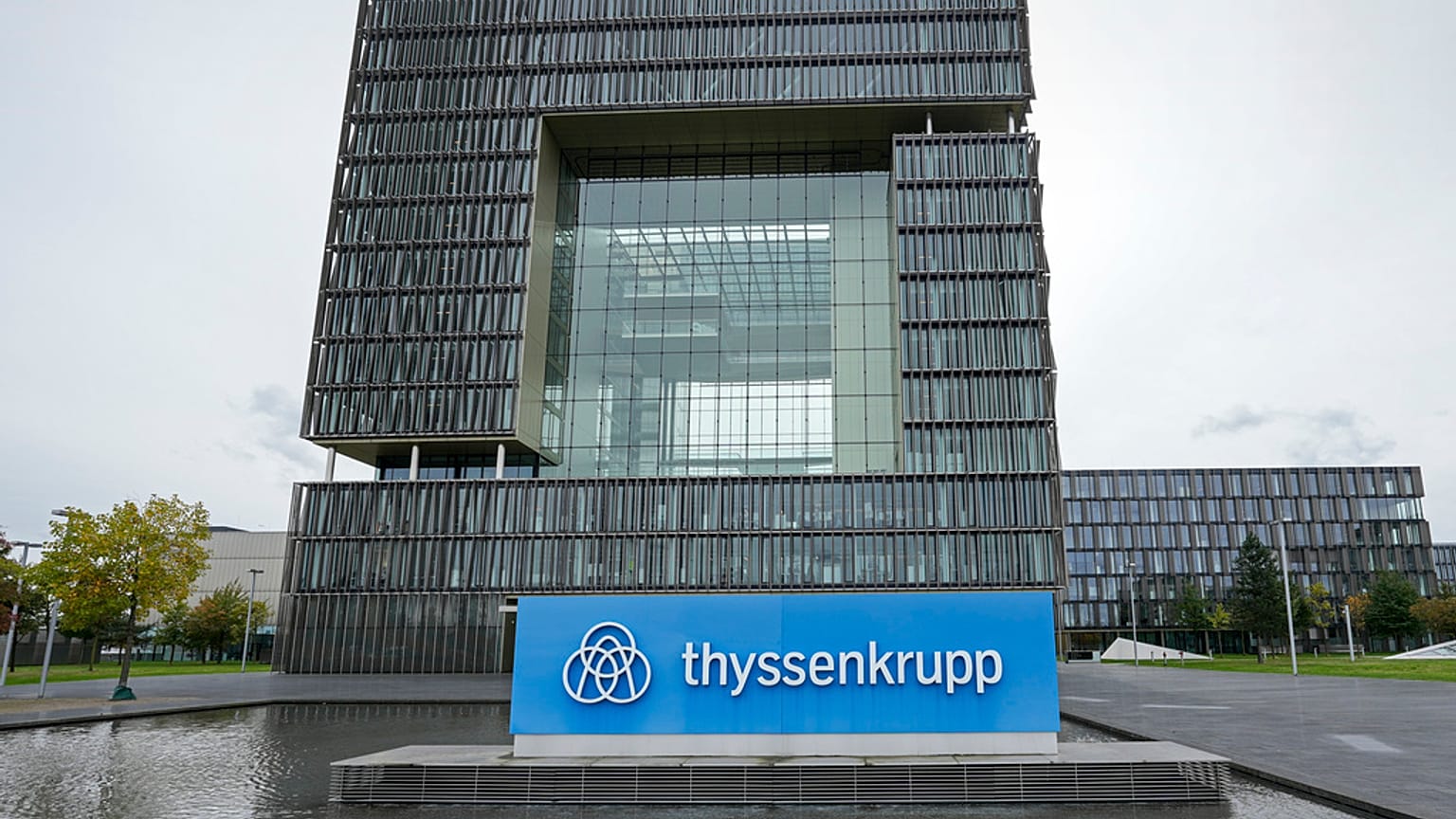 A thyssenkrupp székhelye Essenben, Németországban, 2024. október 8-án, kedden. 