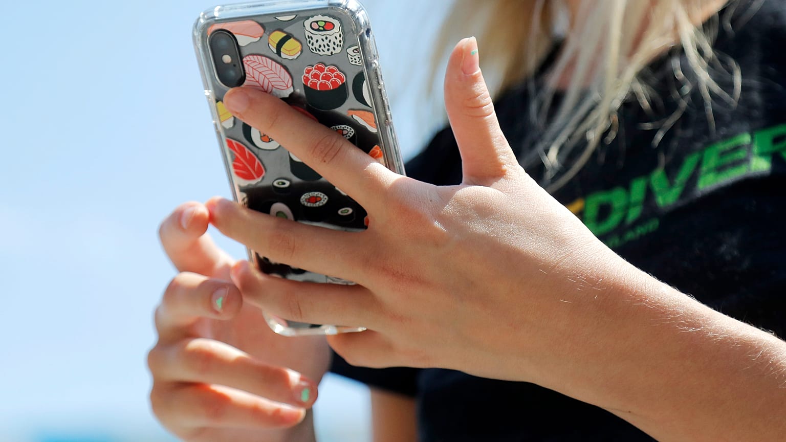 Meta vuole standard industriali a livello europeo per esperienze adatte all'età degli adolescenti. 
