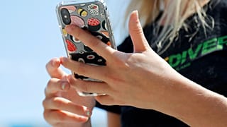 Meta quiere normas europeas para que los adolescentes vivan experiencias adecuadas a su edad