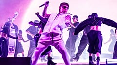 Peso Pluma actúa durante el primer fin de semana del Coachella Valley Music and Arts Festival en el Empire Polo Club de Indio, California - 12 de abril de 2024
