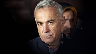 Călin Georgescu s'adresse aux médias à Izvorani, en Roumanie, le mardi 26 novembre 2024, après s'être qualifié pour le second tour de la présidentielle