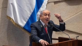 Fumo levanta-se após um ataque aéreo israelita a Dahiyeh, em Beirute, Líbano, terça-feira, 26 de novembro de 2024.
