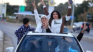 شادی لبنانی‌ها پس از اعلام آتش‌بس میان اسرائیل و حزب‌الله، ۲۷ نوامبر ۲۰۲۴