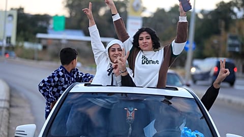 شادی لبنانی‌ها پس از اعلام آتش‌بس میان اسرائیل و حزب‌الله، ۲۷ نوامبر ۲۰۲۴