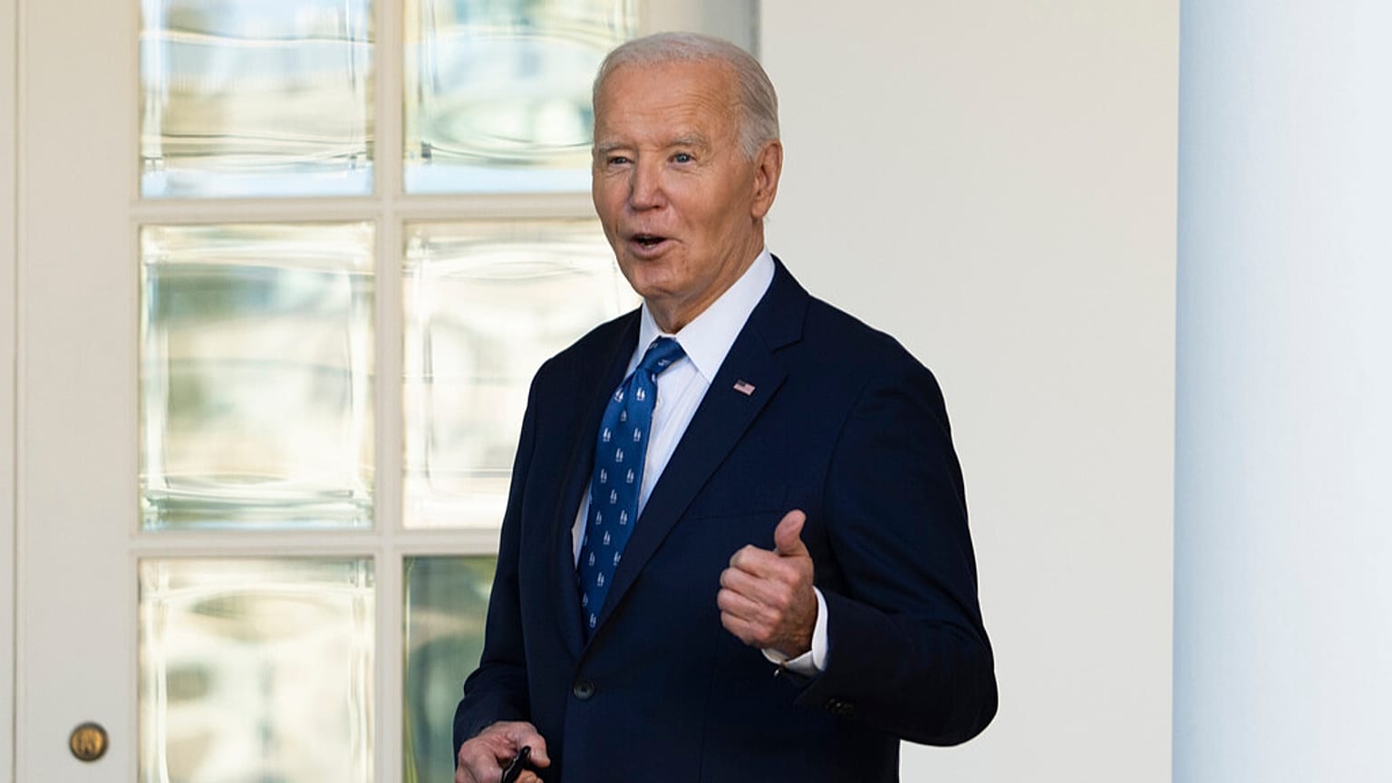 Präsident Joe Biden antwortet Reportern auf eine Frage zum Waffenstillstand im Gazastreifen im Weißen Haus in Washington, Dienstag, 26. November 2024.