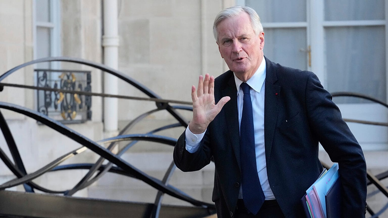 El primer ministro francés, Michel Barnier, llega a una reunión semanal de su gabinete en el Palacio del Elíseo, en París, el jueves 10 de octubre de 2024.