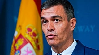 Педро Санчес объявил об очередном пакете помощи пострадавшим от наводнений и вступил в полемику с лидером оппозиции.