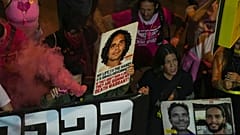 Manifestation pour demander la libération des otages du Hamas, Tel-Aviv, Israël, le samedi 23 novembre 2024.