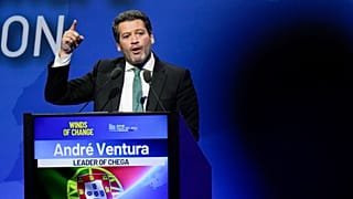 André Ventura, líder del partido populista de derechas portugués Chega, pronuncia un discurso en Roma, el sábado 23 de marzo de 2024.