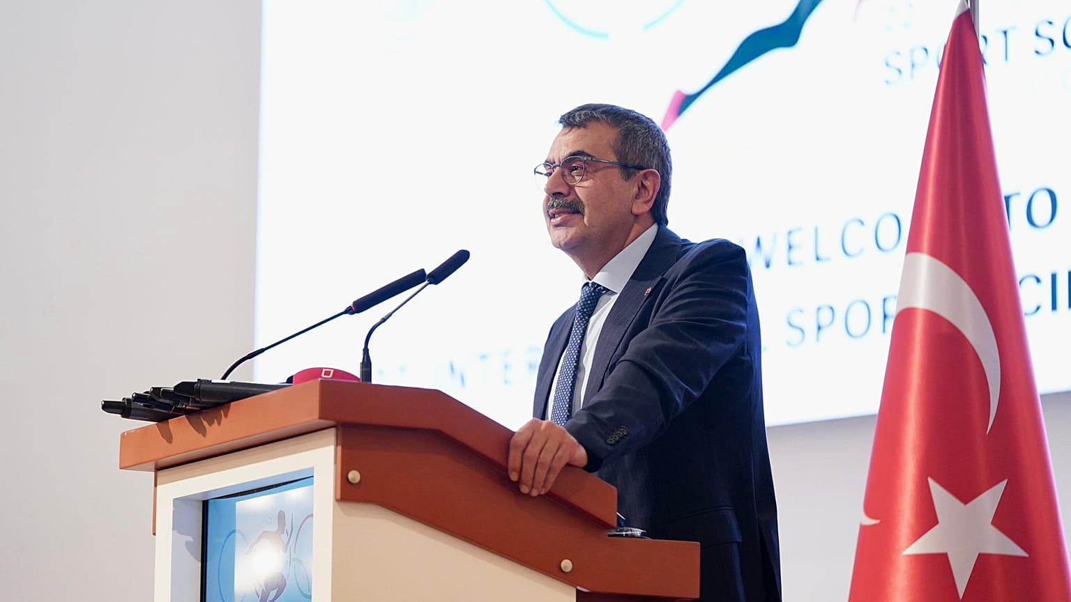 Milli Eğitim Bakanı Yusuf Tekin, başkent Ankara'daki 22. Uluslararası Spor Bilimleri Kongresi'nde konuşma yapıyor, 21 Kasım 2024