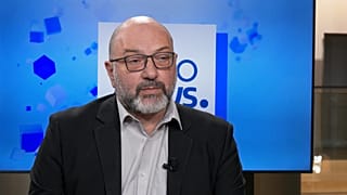 Σάκης Αρναούτογλου 