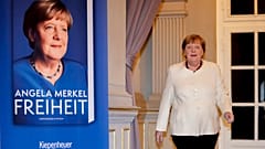 Eine riesige Warteschlange und Hunderte von Menschen: So ist die Signierstunde mit Angela Merkel in Berlin verlaufen.