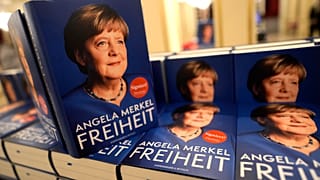 Eski Almanya Şansölyesi Angela Merkel, 'Özgürlük' adlı anı kitabını yayınladı.