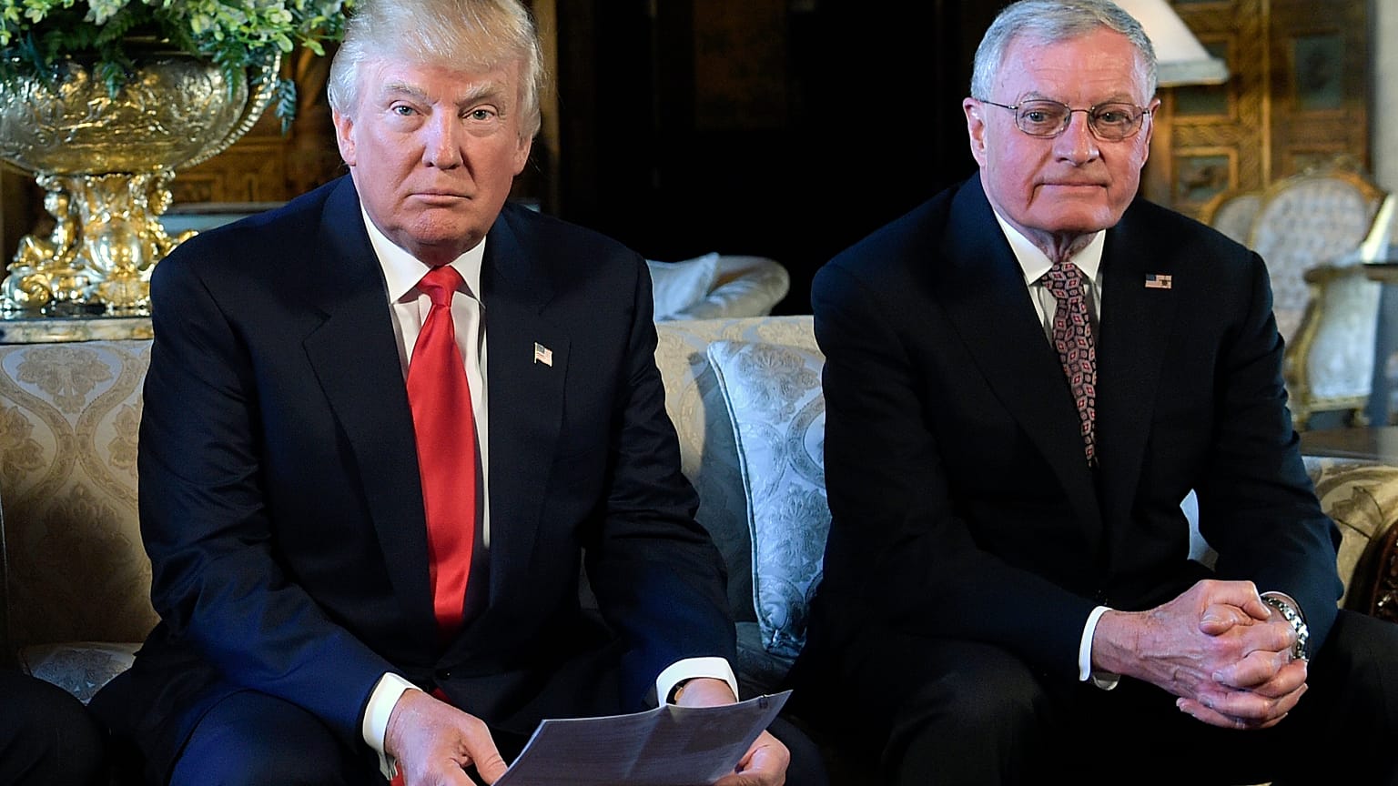 Donald Trump e Keith Kellogg (dir.)