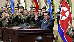 Kim Dzsongün észak-koreai vezető beszédet mond egy katonai konferencián Phenjanban, 2024.11.15-én - képünk illusztráció
