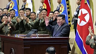 Kim Dzsongün észak-koreai vezető beszédet mond egy katonai konferencián Phenjanban, 2024.11.15-én - képünk illusztráció