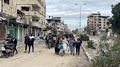 مئات الفلسطينيين يواصلون الفرار من شمال غزة في ظل تصعيد الهجوم الإسرائيلي