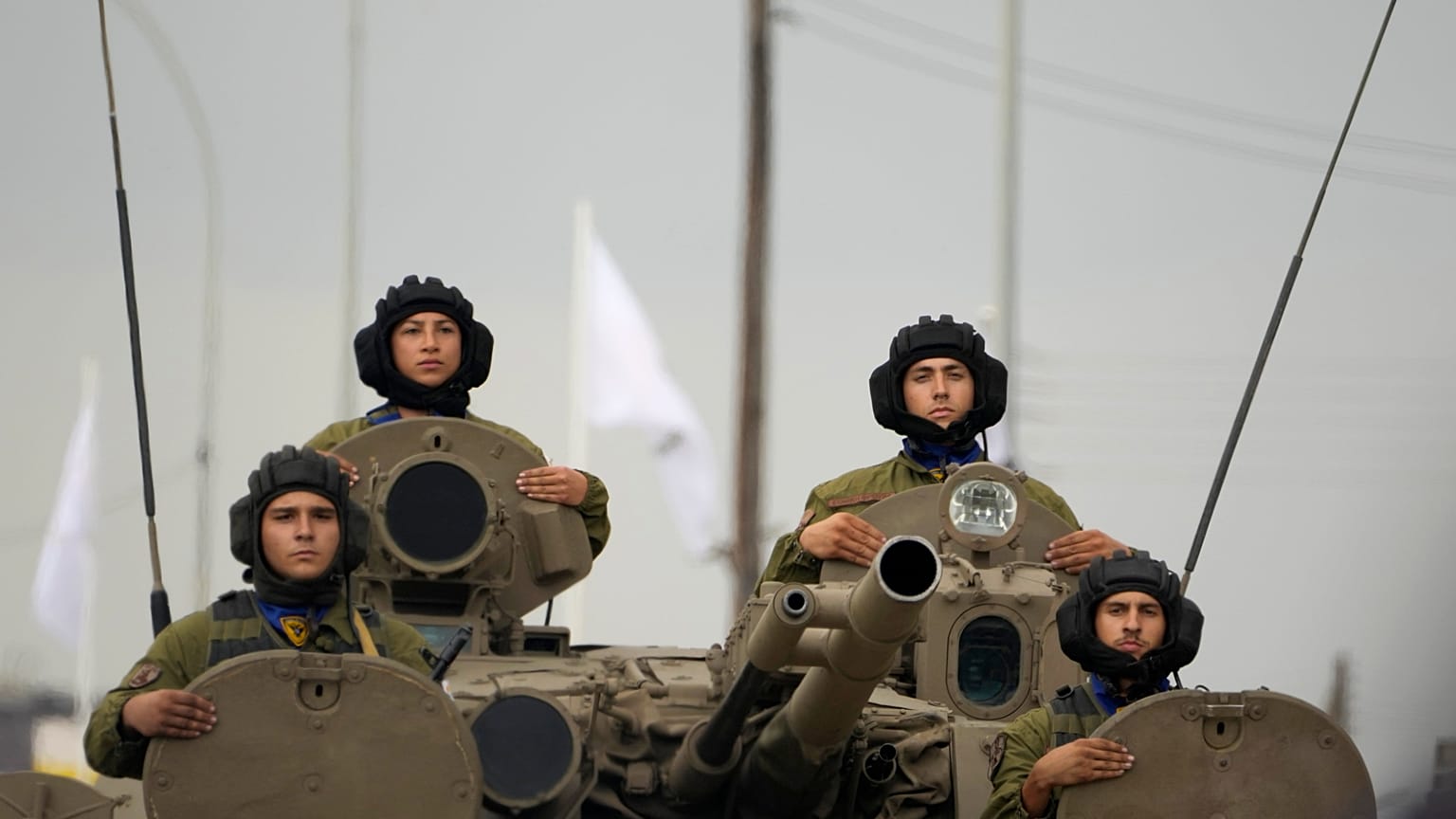 Güney Kıbrıslı askerler, Lefkoşa'da, Kıbrıs'ın İngiliz sömürge yönetiminden bağımsızlığının 63. yıl dönümünü anıyor, 1 Ekim 2023
