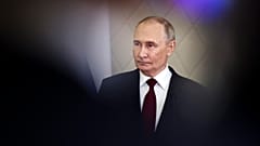 Президент России Владимир Путин общается с представителями СМИ после саммита Организации Договора о коллективной безопасности в Астане, Казахстан, четверг, 28 ноября 2024 года.