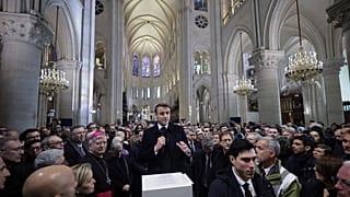 Il presidente francese Emmanuel Macron pronuncia un discorso all'interno della restaurata Cattedrale di Notre-Dame de Paris, 29 novembre 2024