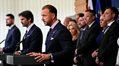 Slovakya İçişleri Bakanı Matus Sutaj Estok, Başbakan Yardımcısı ve Savunma Bakanı Robert Kalinak ile düzenlediği ortak basın toplantısında konuşuyor, Mayıs 2024