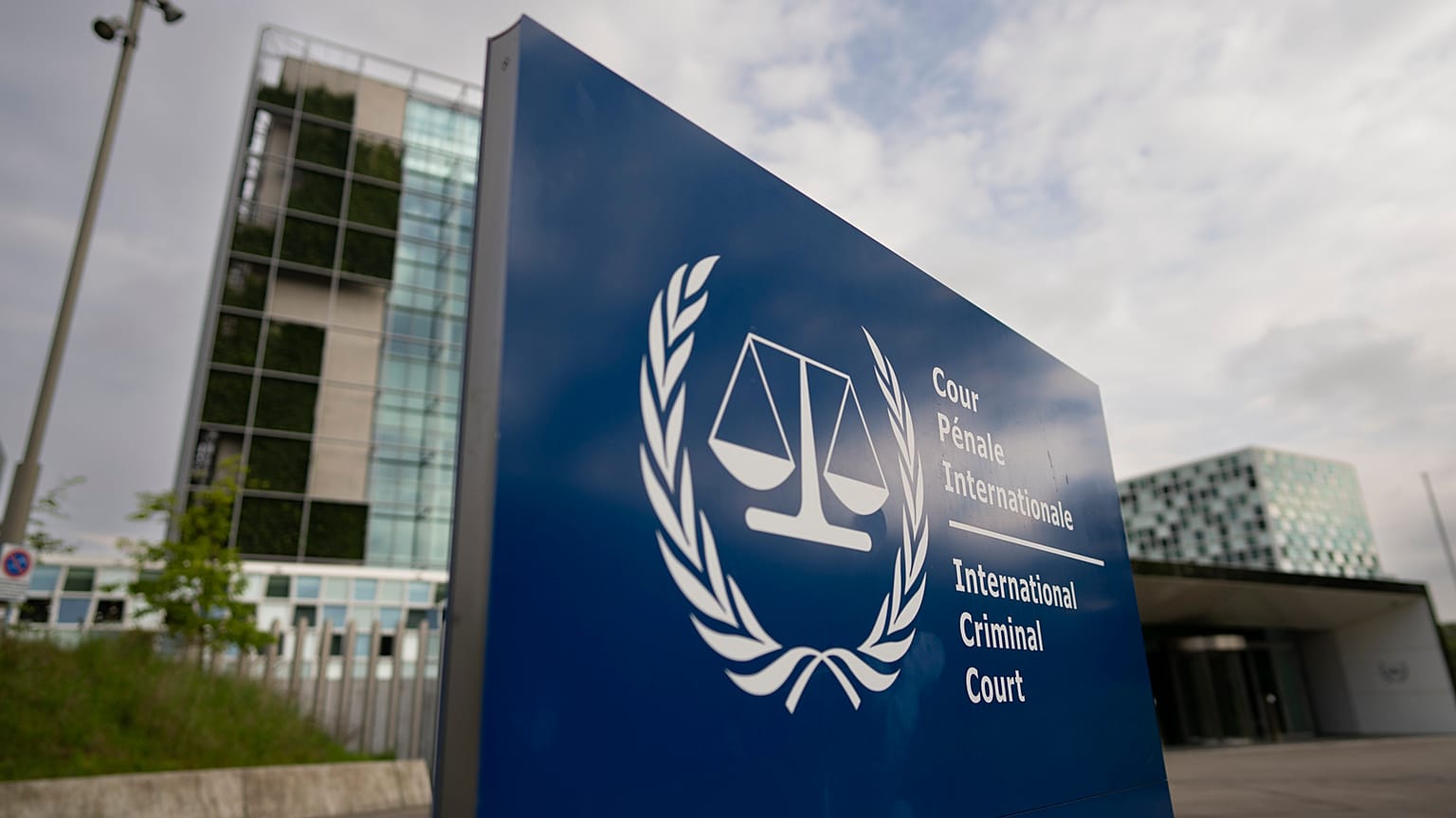 Hollanda'nın Lahey kentindeki Uluslararası Ceza Mahkemesi'nin (UCM) 30 Nisan 2024 tarihli dış görünümü. 