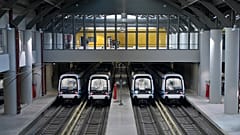 I vagoni della metropolitana sono parcheggiati nel nuovo deposito di Pylaia prima dell'apertura ufficiale del 30 novembre a Salonicco, nel nord della Grecia, venerdì 22 novembre 2024.