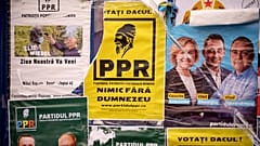 Плакаты различных политических партий на улице в Бухаресте, 28 ноября 2024 года