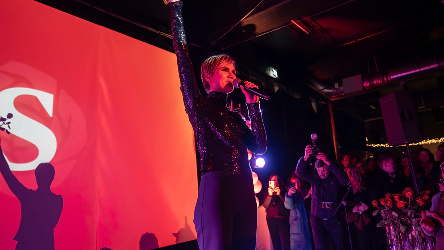 Kristrún Mjöll Frostadóttir, Vorsitzende der Sozialdemokratischen Partei Samfylking auf der Wahlparty ihrer Partei. Reykjavik, 30. November 2024