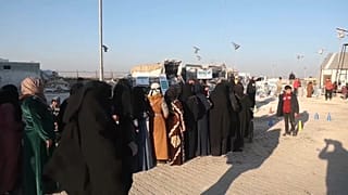الآلاف من العائلات السورية يفرون بسبب التصعيد الأخير في حلب وأدلب