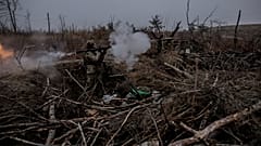 Ukrayna 24. Mekanize Tugayı basın servisi tarafından sağlanan bu fotoğrafta, 24. Mekanize Tugayı'ndan bir asker Do'daki eğitim sahasında taktik becerilerini geliştiriyor
