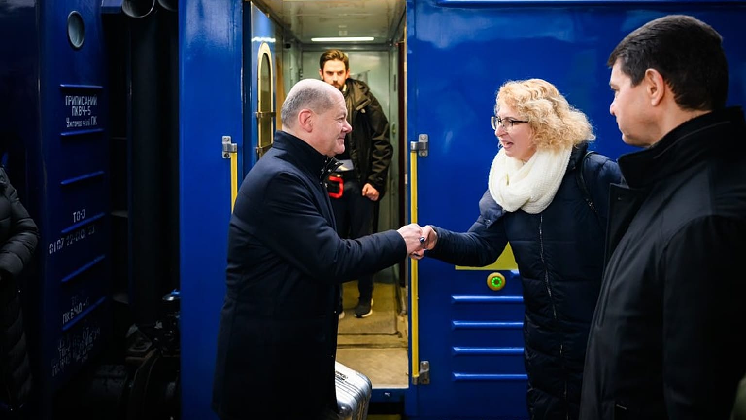 Olaf Scholz à chegada a Kiev