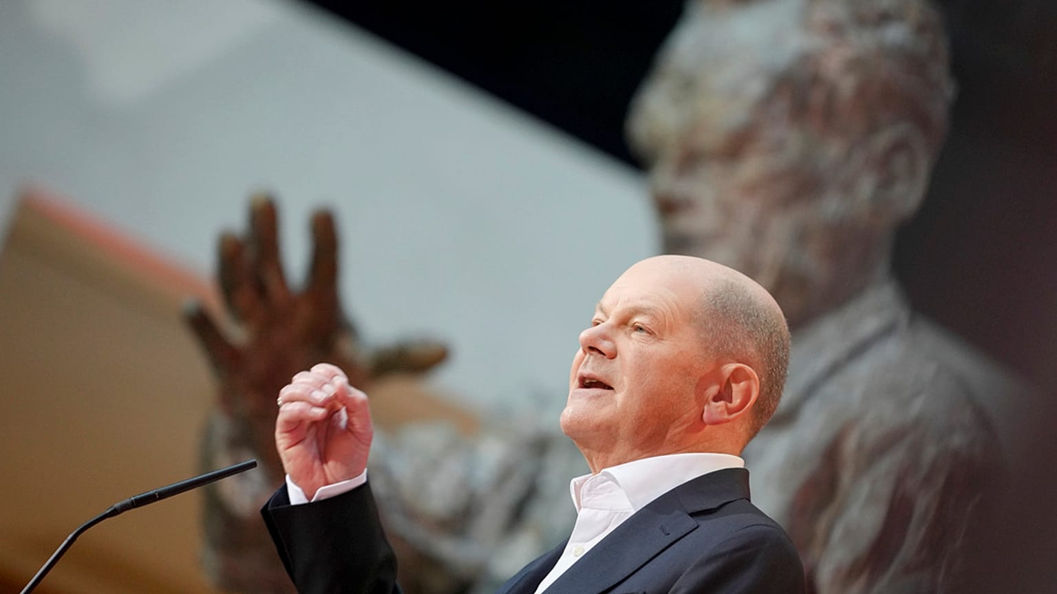 Berlin'deki SPD parti konferansının ardından Olaf Scholz Kiev'e gitti.