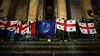 احتجاجات جورجيا ضد تأجيل محادثات الانضمام إلى الاتحاد الأوروبي