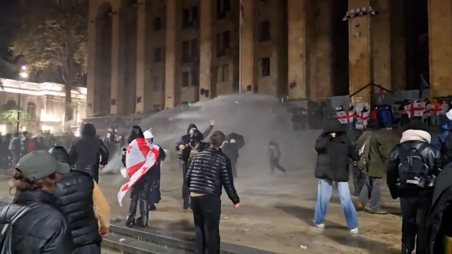 تزايد الاحتجاجات على وقف التقدم في الاتحاد الأوروبي على الرغم من قمع الشرطة لها