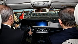 Cumhurbaşkanı Erdoğan, makam aracında eski Başbakan Ahmet Davutoğlu ile beraber, 21 Nisan 2016