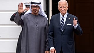 الرئيس الأمريكي جو بايدن إلى جانب الرئيس الإماراتي الشيخ محمد بن زايد 