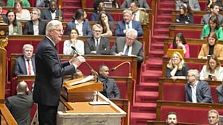 Der französische Premierminister Michel Barnier hält seine Rede vor der Nationalversammlung in Paris, 2. Dezember 2024