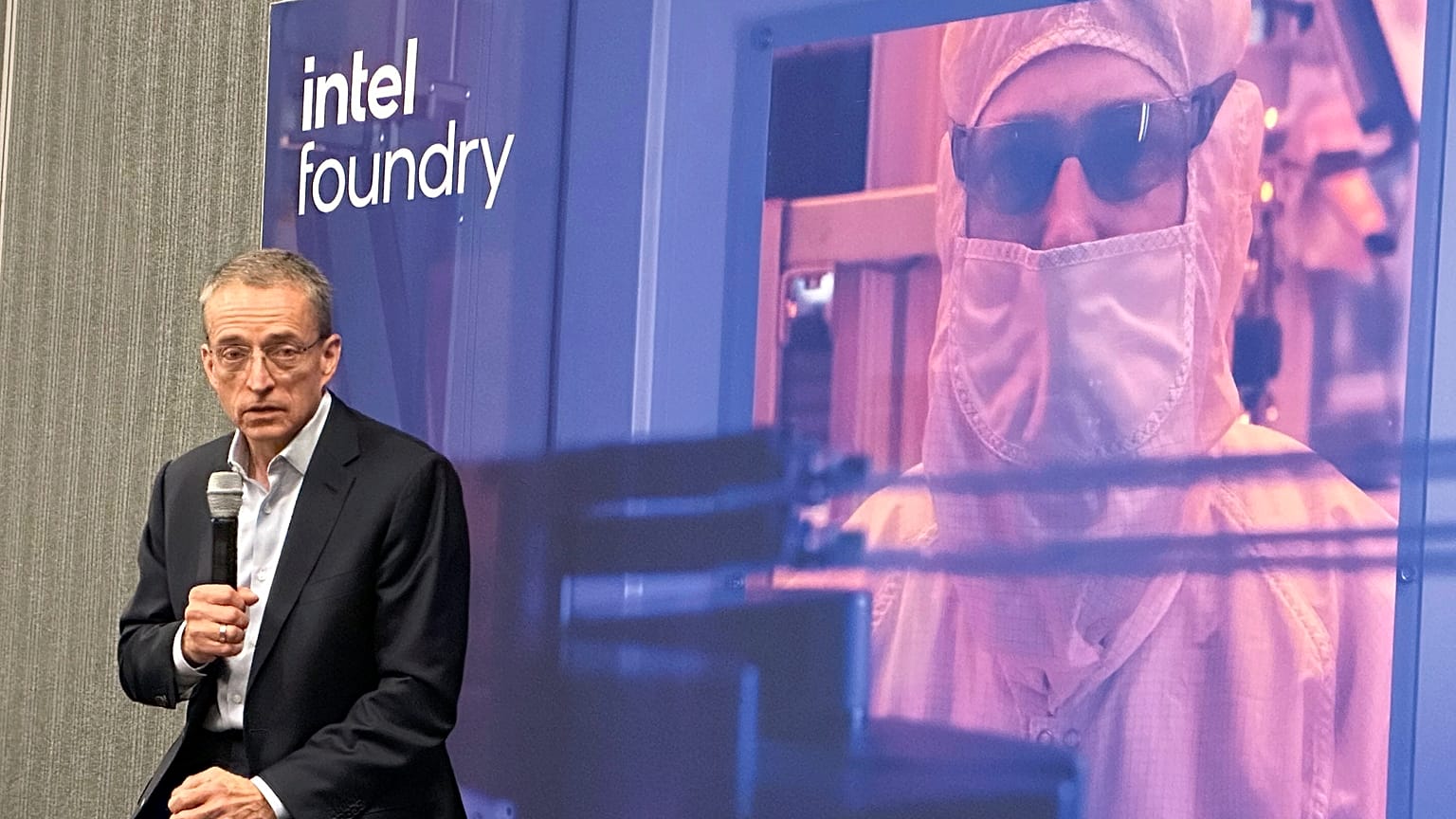 Intel CEO'su Pat Gelsinger, Kaliforniya'da düzenlenen bir konferansta konuşma yapıyor, 21 Şubat 2024