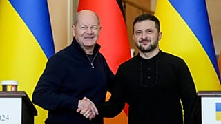 Ukrayna Devlet Başkanı Volodymyr Zelenskyy, sağda, ve Almanya Başbakanı Olaf Scholz, 2 Aralık 2024 Pazartesi günü Ukrayna'nın başkenti Kiev'de düzenlenen bir basın toplantısına katıldı.