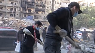 İzciler Beyrut'un güney banliyölerindeki moloz ve enkazı temizlemek için harekete geçti