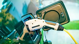 Vehículo eléctrico y cargador