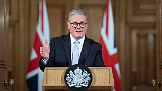 O primeiro-ministro Keir Starmer fala durante uma conferência de imprensa sobre migração em 10 Downing Street, Londres, quinta-feira, 28 de novembro de 2024.