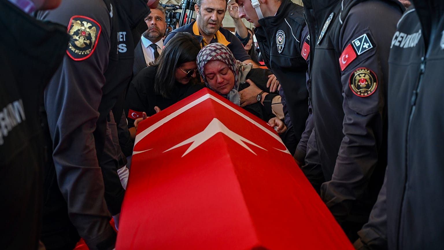 Türkiye'nin başkenti Ankara'daki TUSAŞ saldırısında hayatını kaybeden Hasan Hüseyin Cambaz'ın cenaze töreninden bir fotoğraf, 24 Ekim 2024