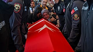 Türkiye'nin başkenti Ankara'daki TUSAŞ saldırısında hayatını kaybeden Hasan Hüseyin Cambaz'ın cenaze töreninden bir fotoğraf, 24 Ekim 2024